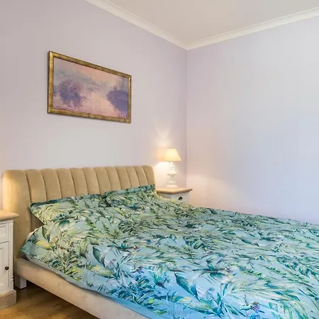Sunny Centre Apartment *